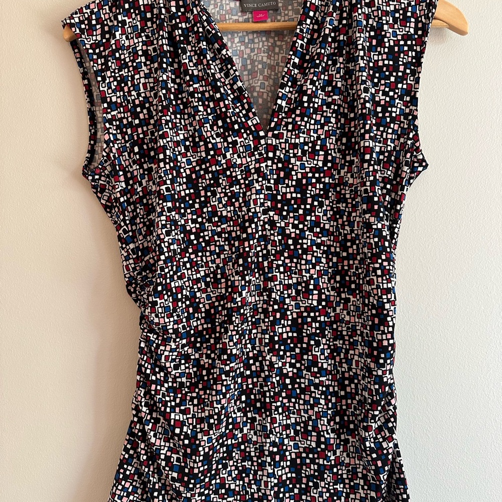 Vince Camuto Sleeveless Blouse, Geometric Print, V-neck, Women’s Size M - Picture 2 of 10